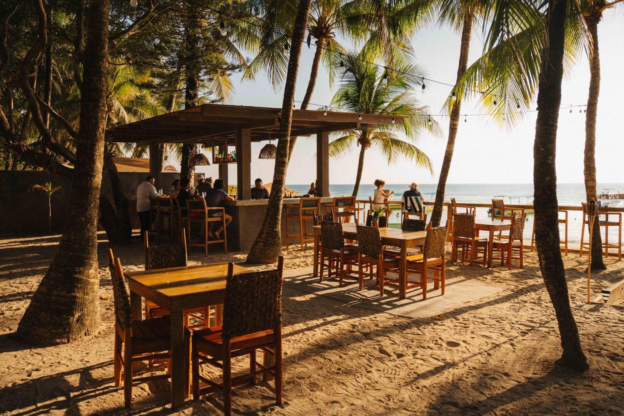 Arca Hotel West Bay Buitenkant foto